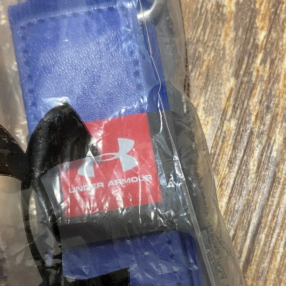 NWT Under Armour Baseball belt & Blue‎ Athletic Socks youth